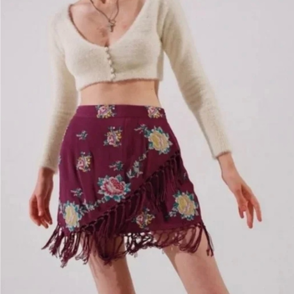 Urban Outfitters Purple Embroidered Boho
Floral Fringe Festival Mini Skirt Sz XS